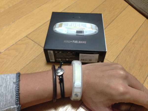 FUELBAND装着