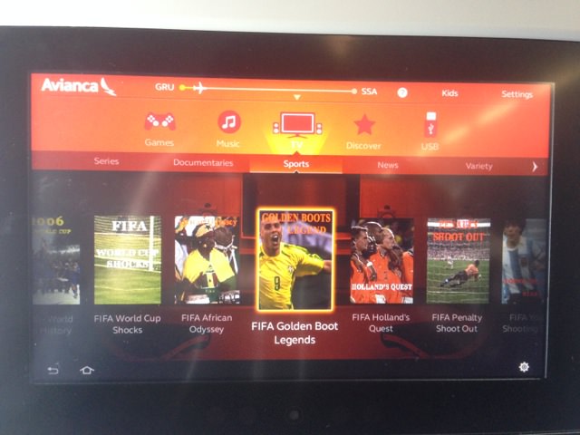 AVIANCA 機内のディスプレイはサッカーが見れる