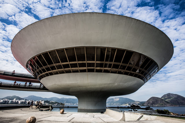 UFOのようなニテロイ美術館