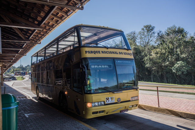 ブラジル側イグアス内のバス、2階に乗ったら寒かった