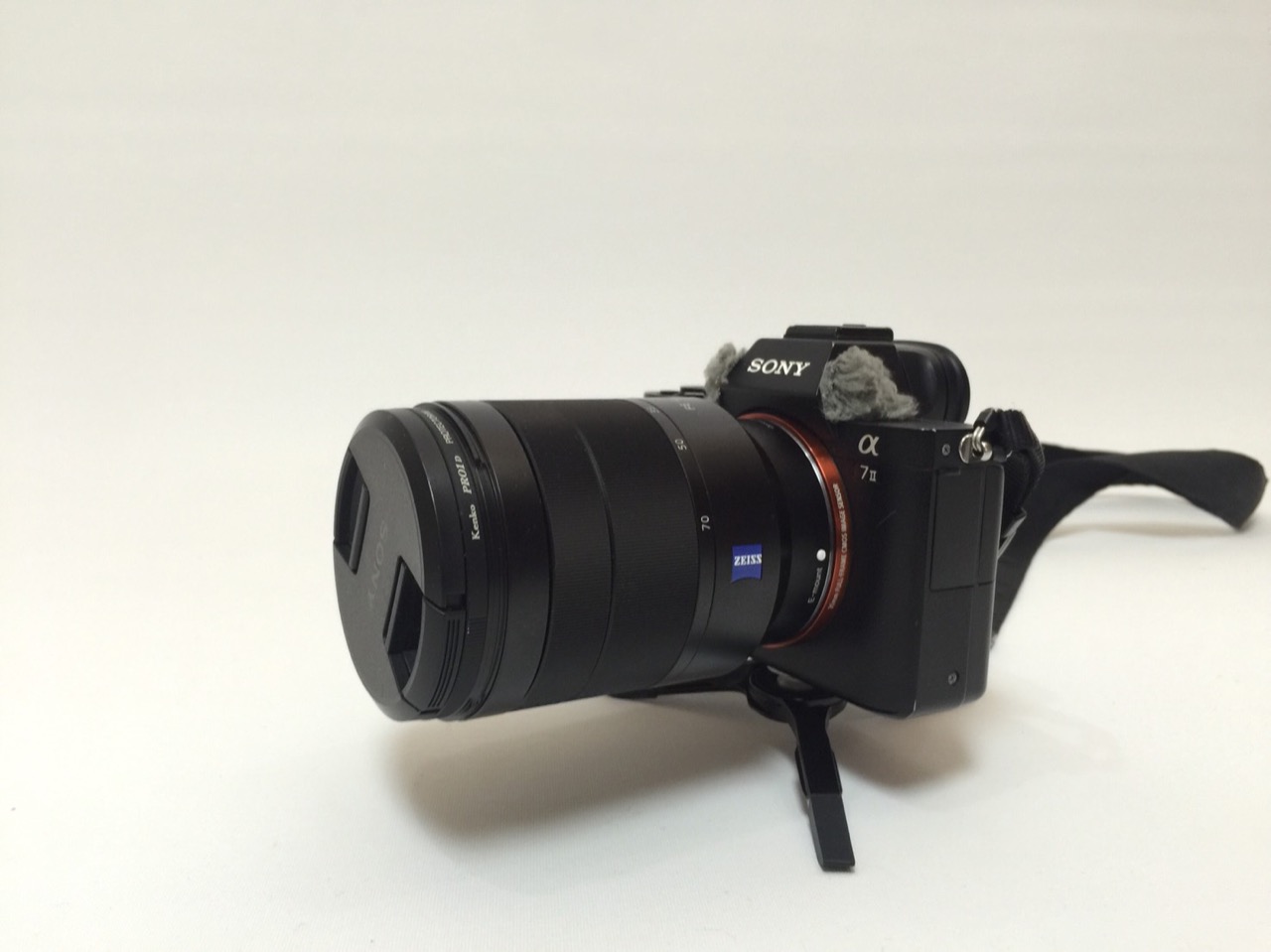 JOBY  MICRO TRIPOD にSONY 24-70 F4を取り付けたところ